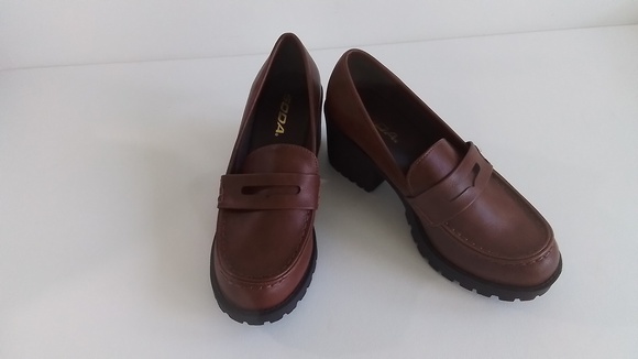 New Soda Chunky Mid Heel Brown Sole Penny Loafers 8M - Picture 4 of 5